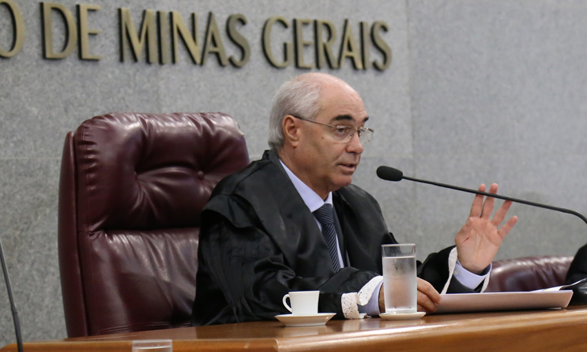 O relator do voto, presidente da 1ª câmara, conselheiro Mauri Torres (Foto: Karina Camargos Coutinho)